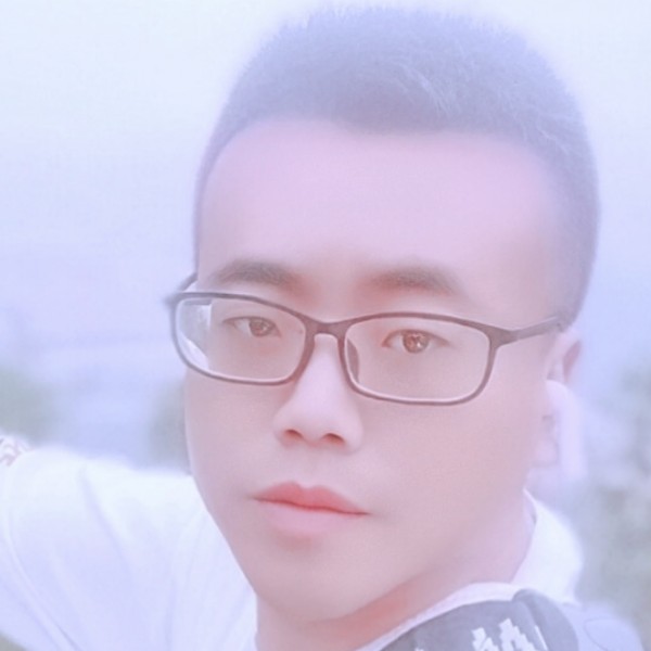 笑丶扯痛嘴角的照片