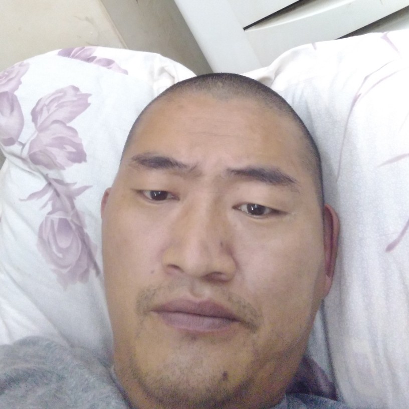 站在云端哭泣的照片