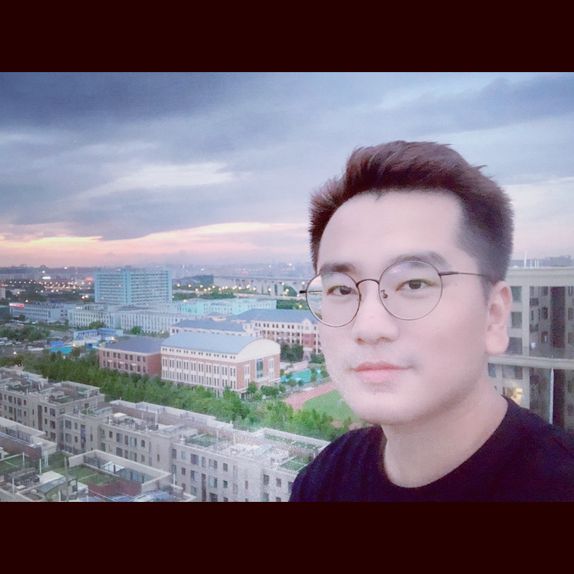自信小伙颜怀瑾的照片