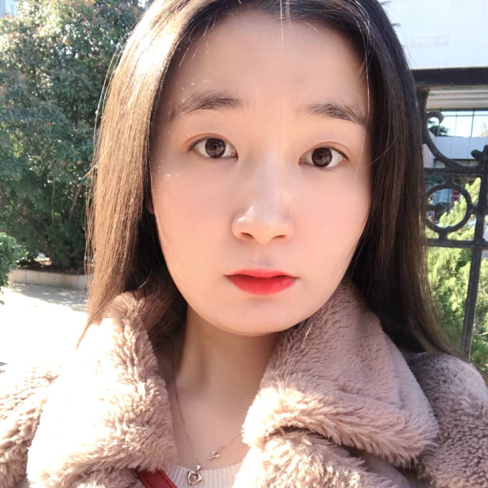 知性打百褶裙的照片