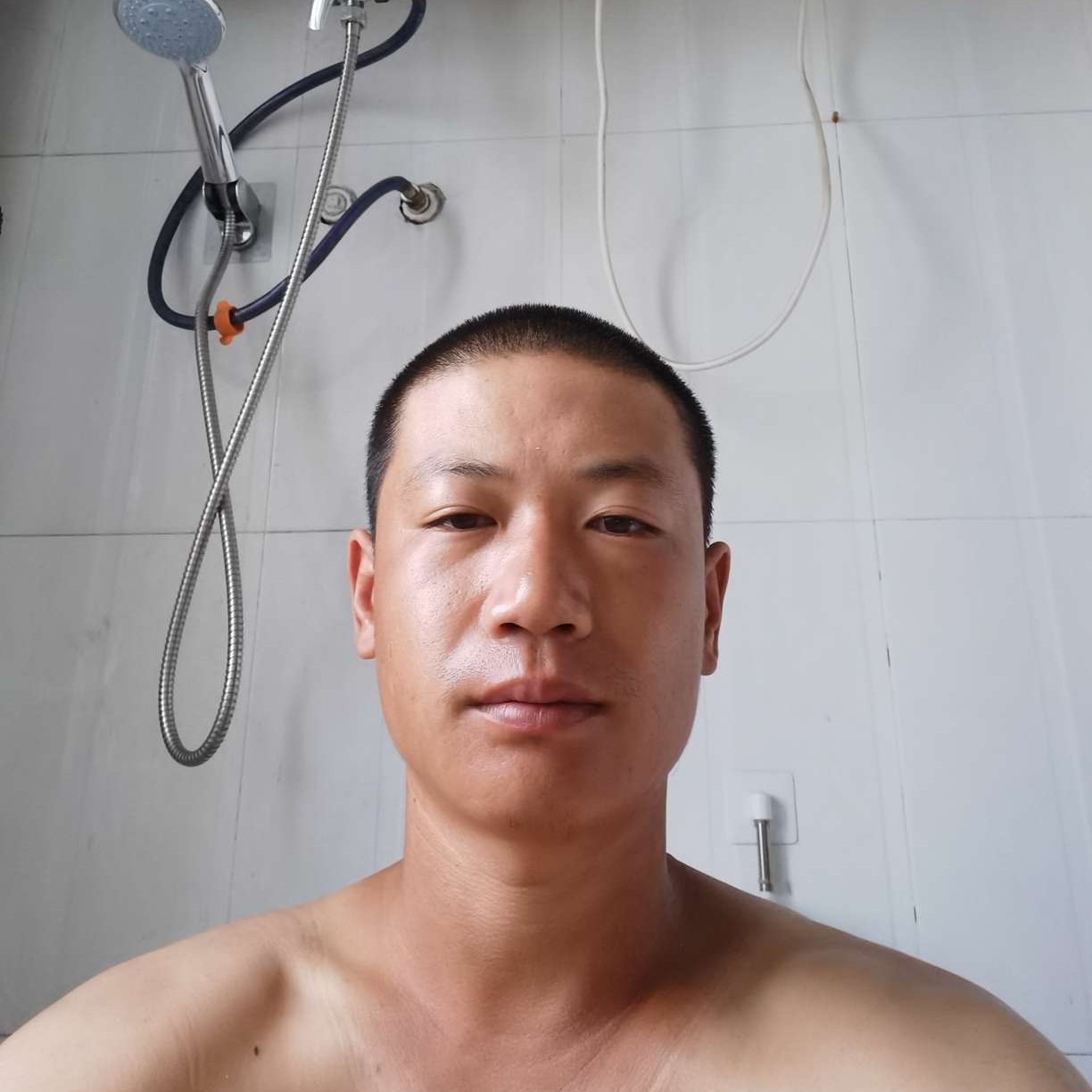 认真扯崖悔的照片