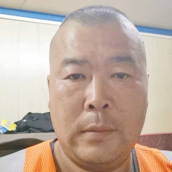 微笑着释怀的照片