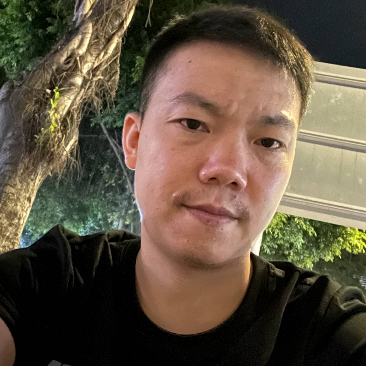 真心实意的爱笑的照片