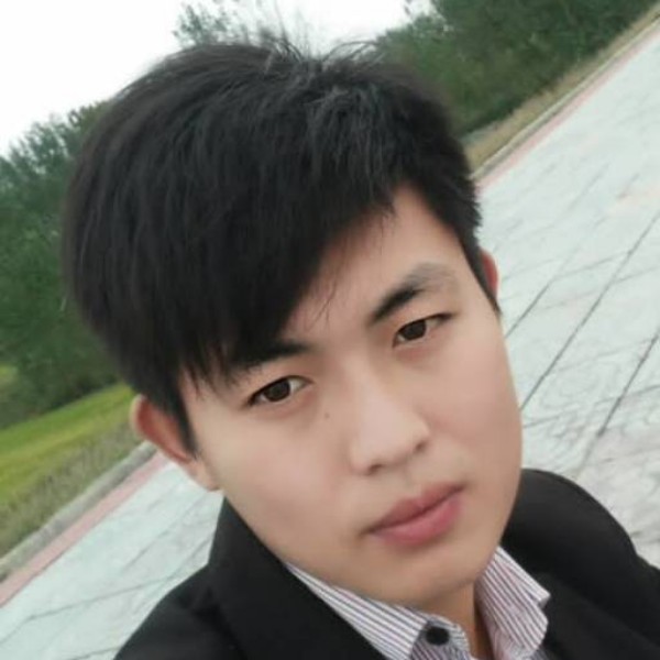大叔回眸朴素的照片