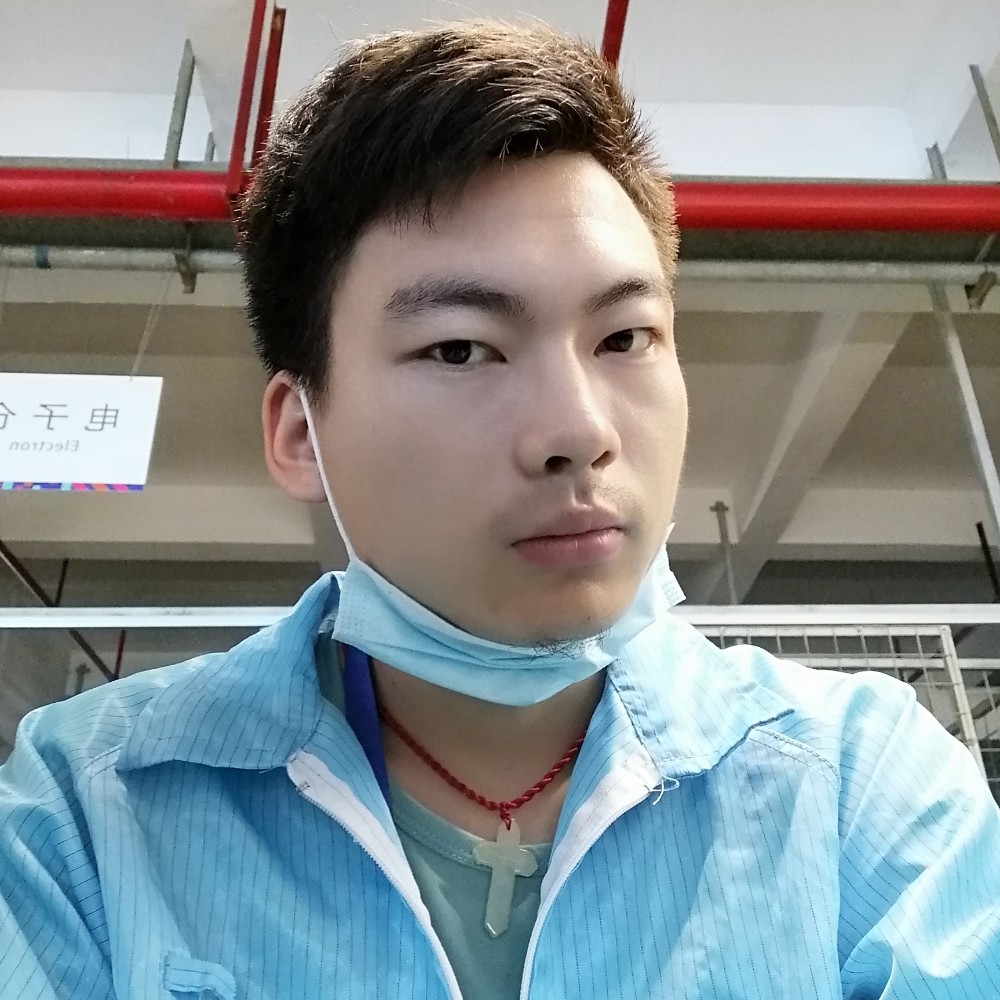 欣慰挽手化羽的照片