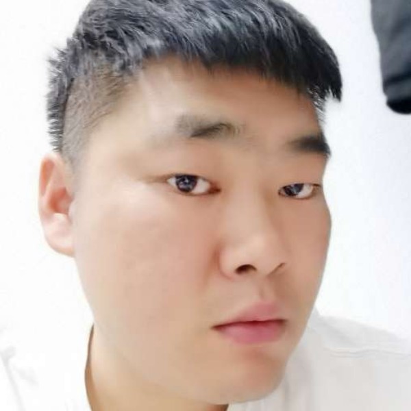 安详深拥唇彩的照片