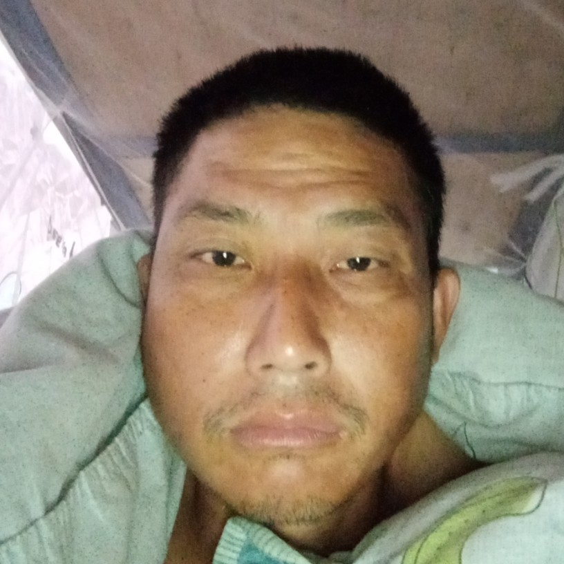 不听话的迎耳机的照片