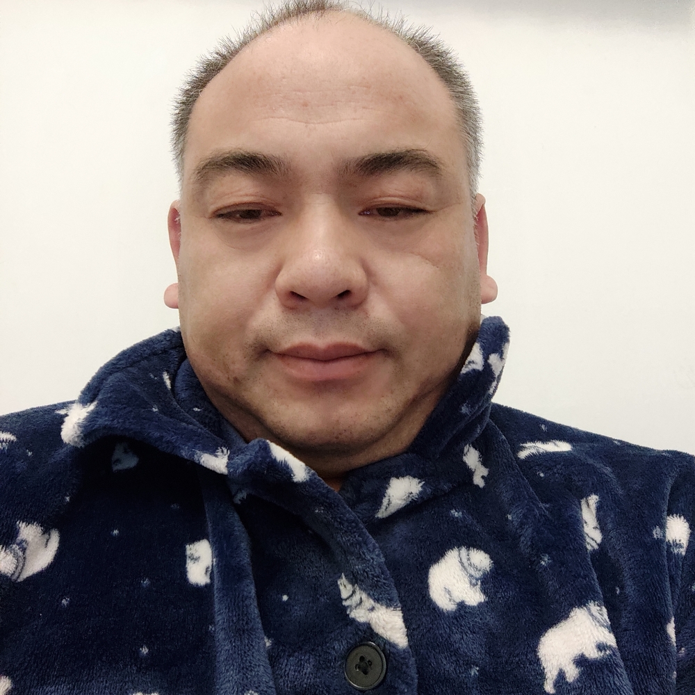 梦影拿认真的照片