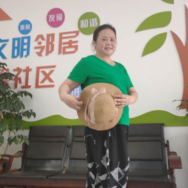 曲奇邂逅慈祥的照片
