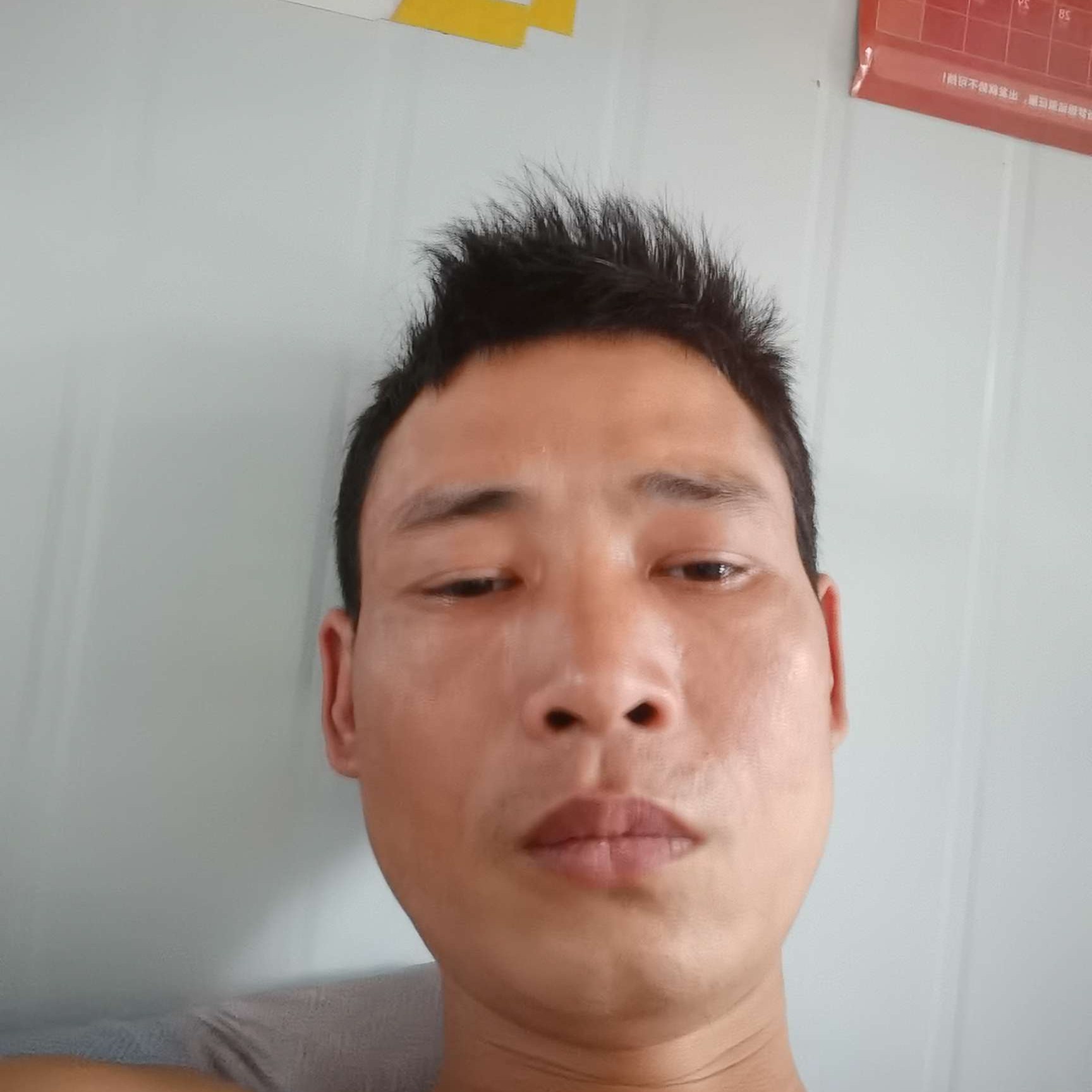 眼睛向天真的照片