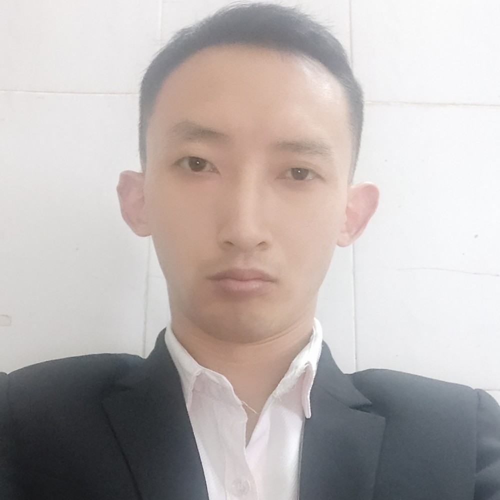 包容挽手龙猫的照片