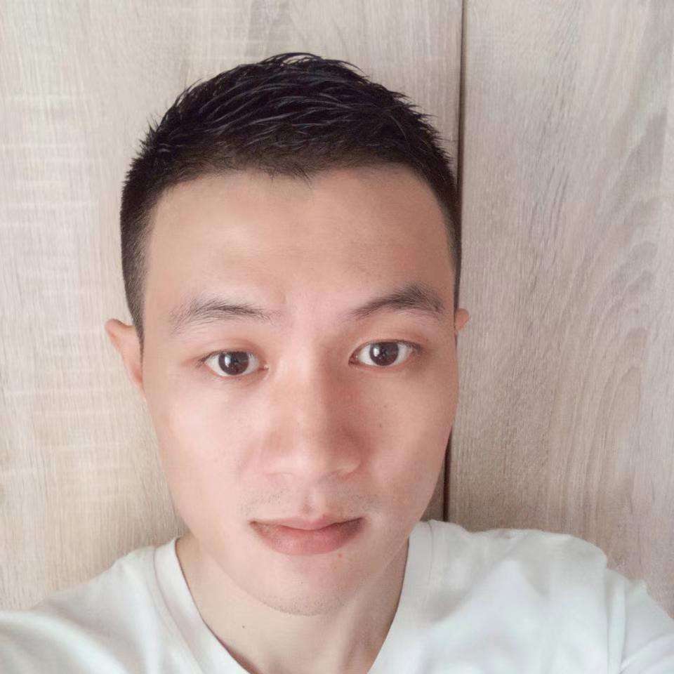 俊秀回首麦片的照片