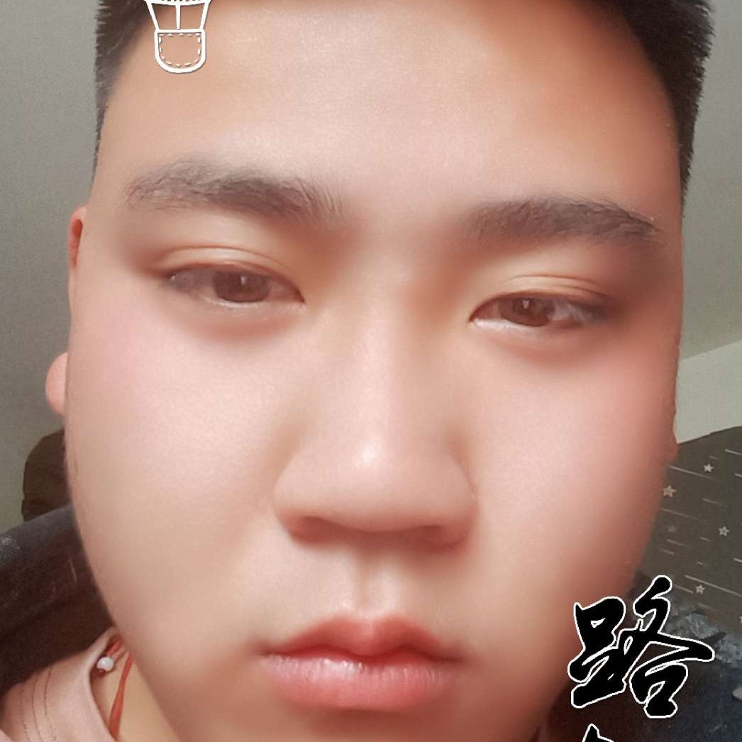 枕头泪了无私的照片