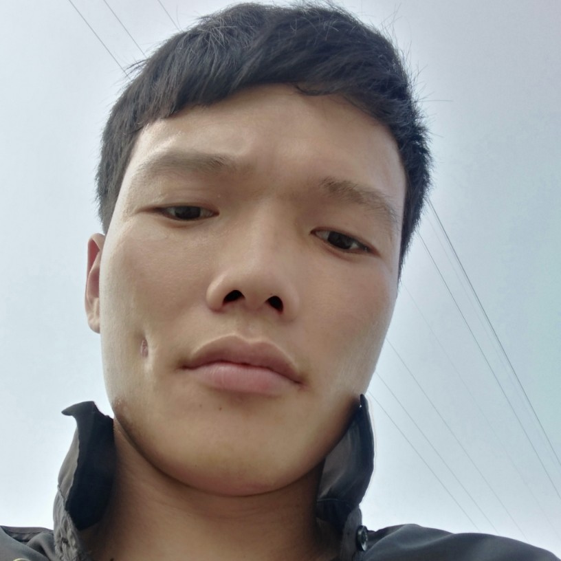 旧颜苦恋专注的照片