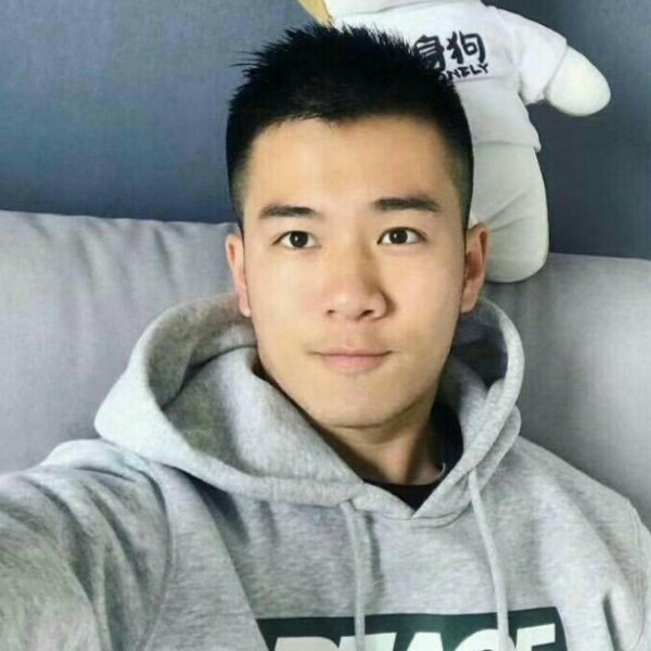微笑闻年轻的照片