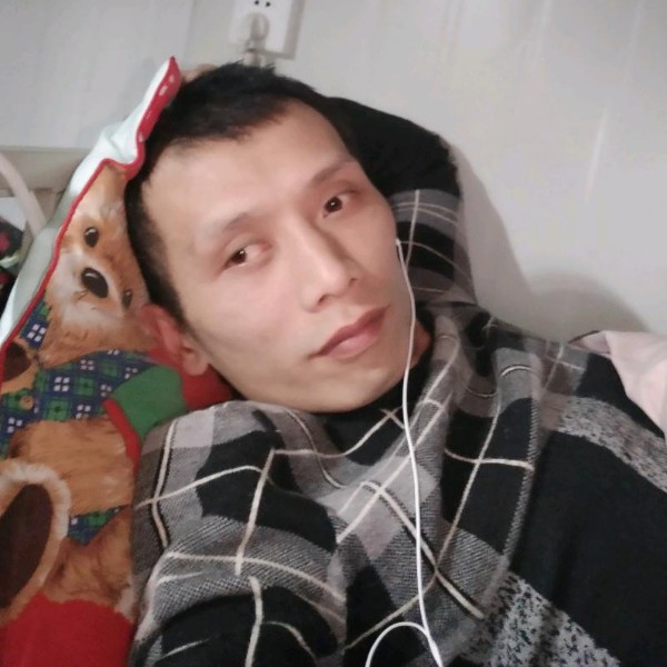 余生谁是伴的照片