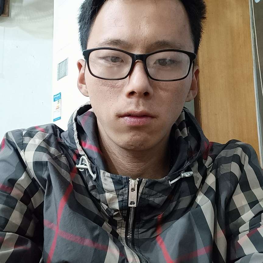 草莓回首精明的照片