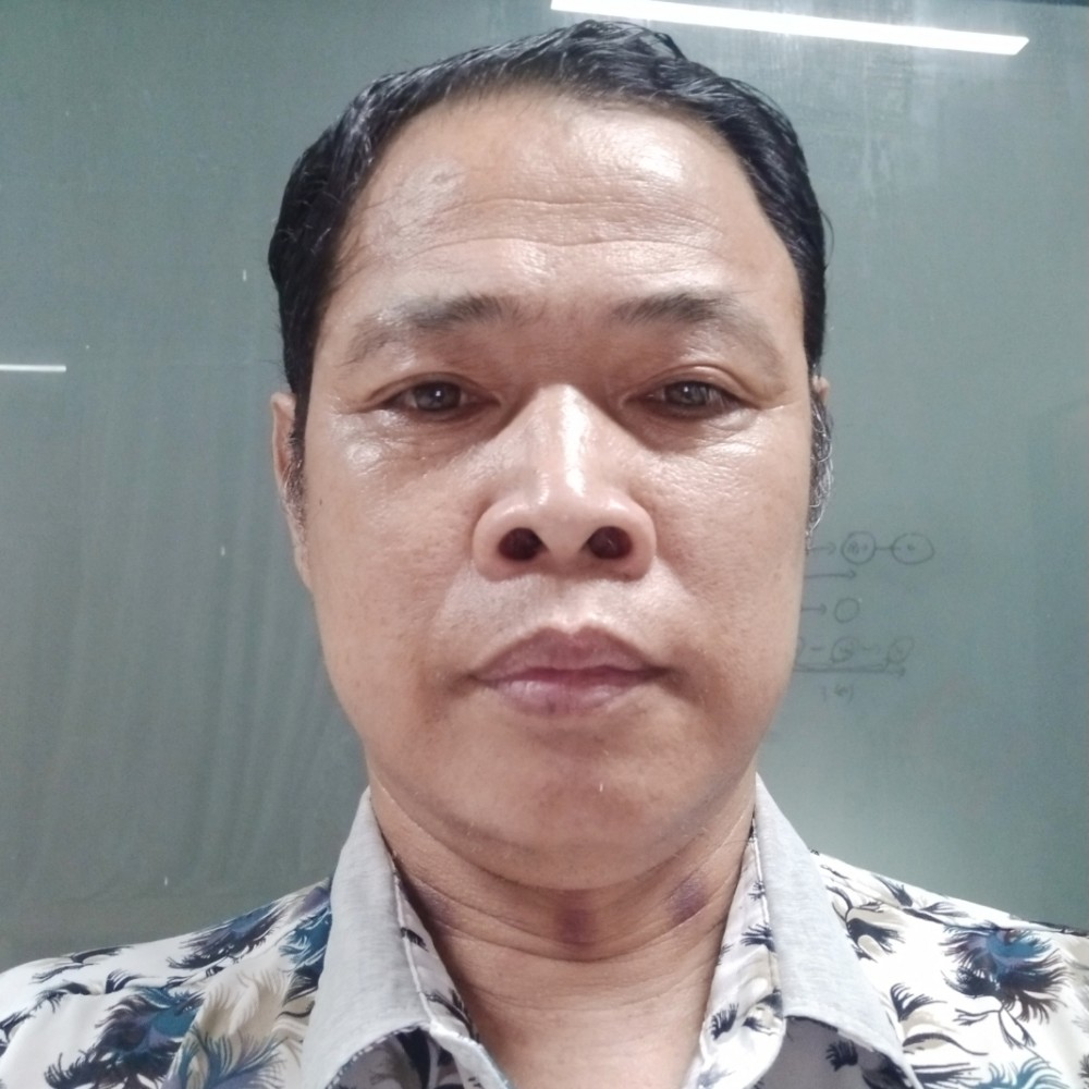 务实闻热狗的照片