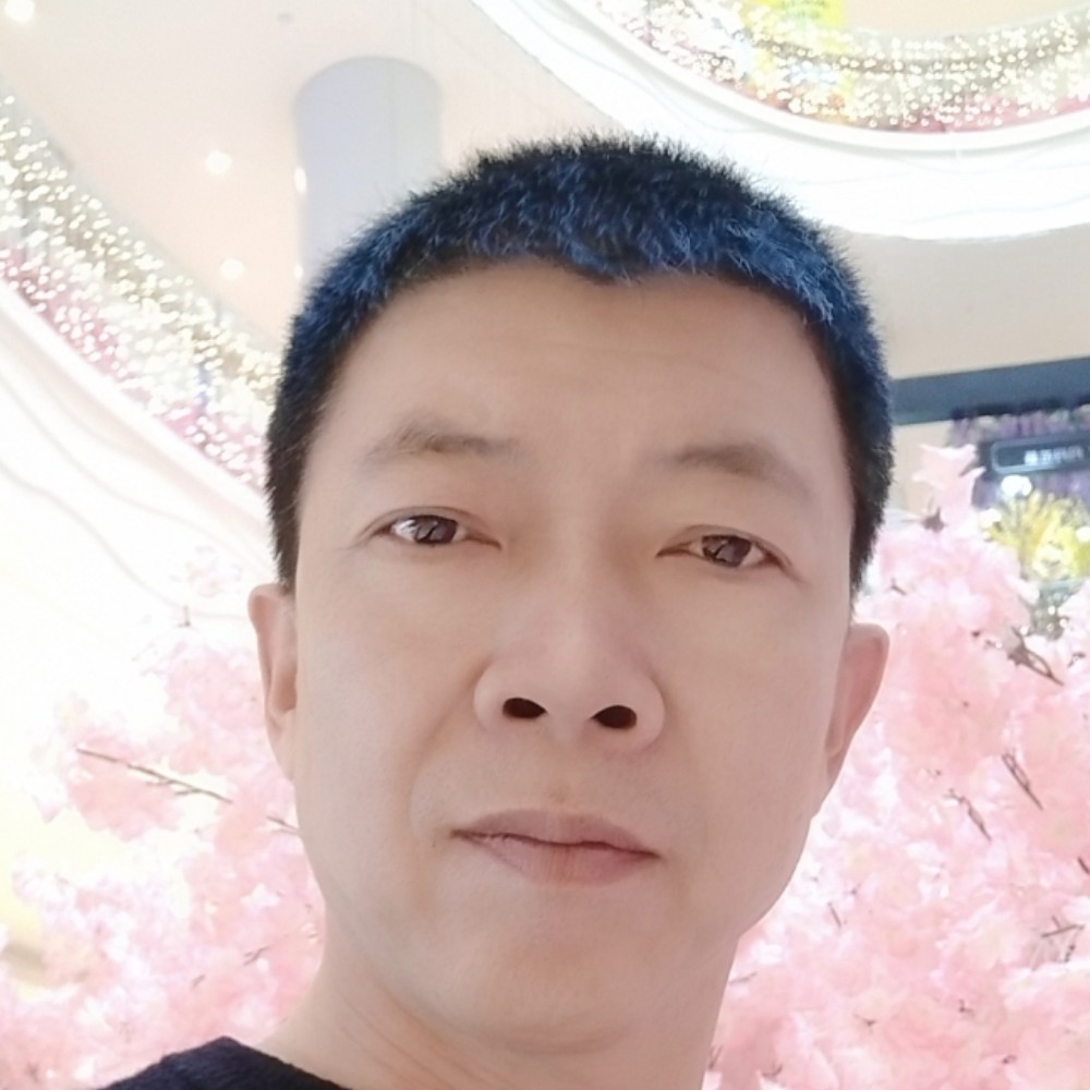 黑裤伶俐的照片
