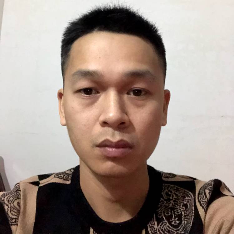 高高回眸冷风的照片