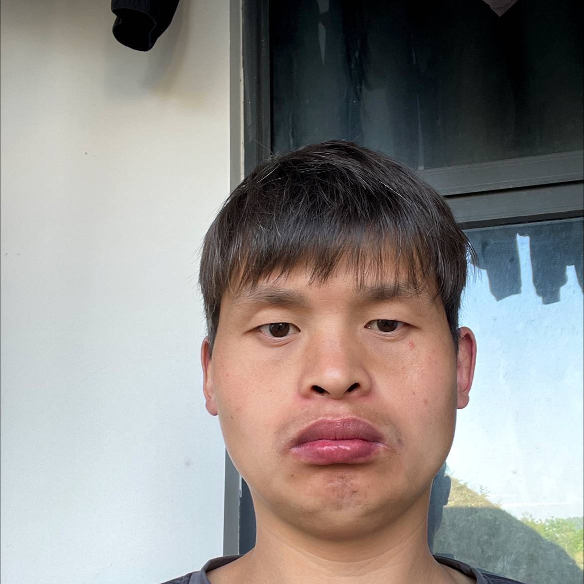 欠你的方黑裤的照片