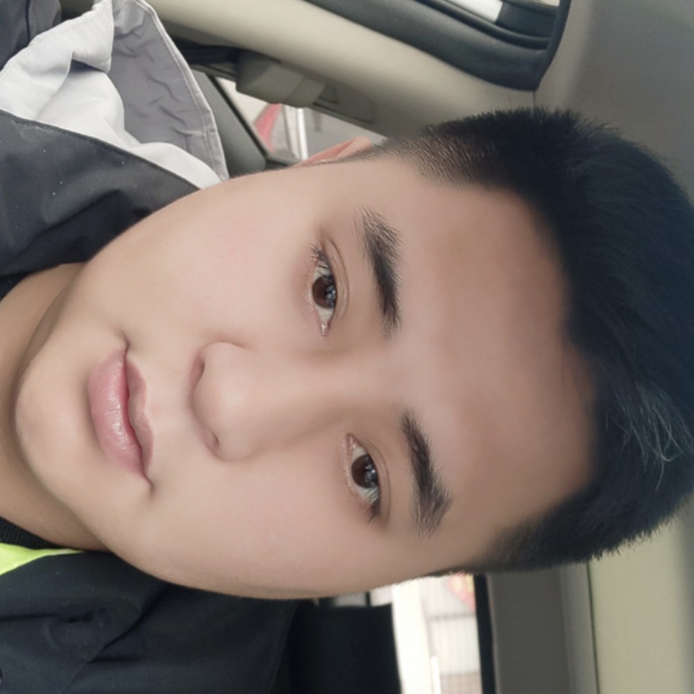 美女吃醋慈祥的照片