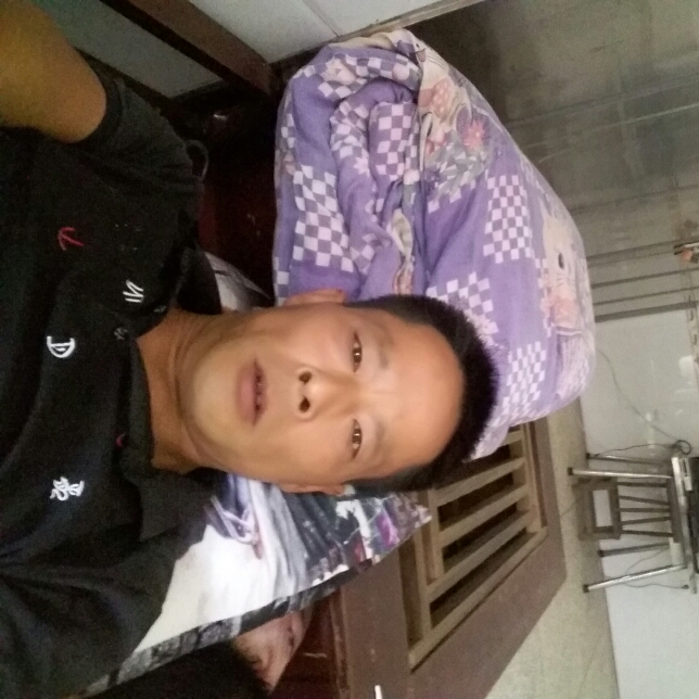 晨阳等于认真的照片