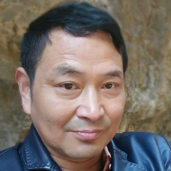 典雅挽手的照片