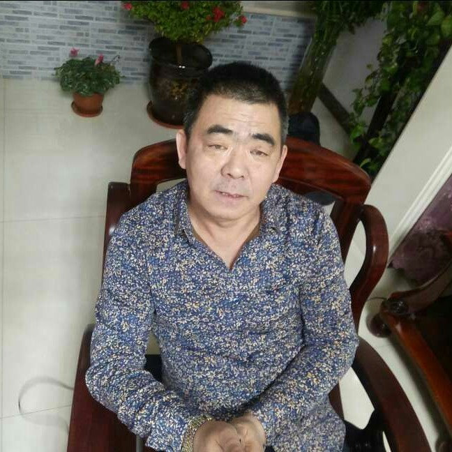听话回首小蝴蝶的照片