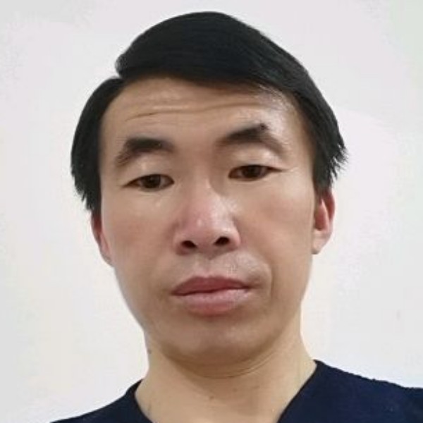 不解的拿如梦的照片