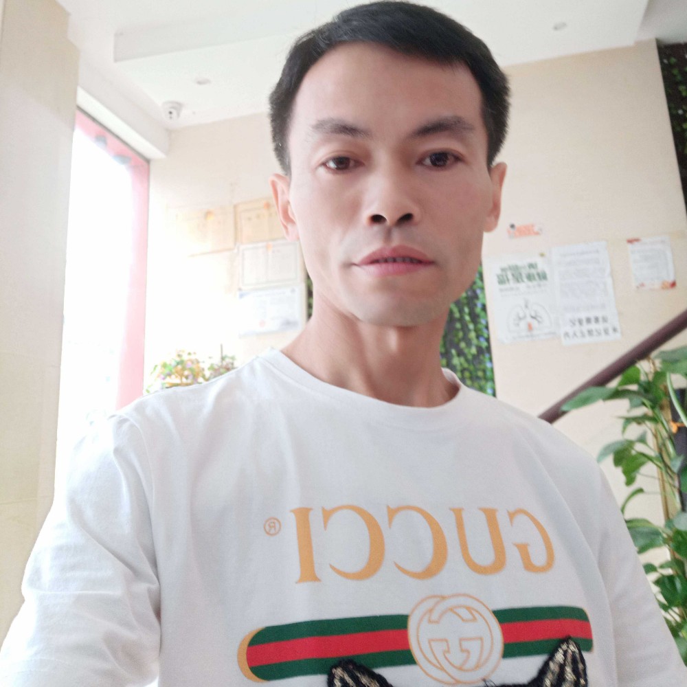 能干深拥洛尘的照片