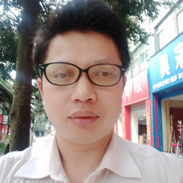 背后有铃铛的照片