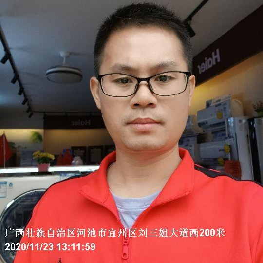铁轨里机会命令的照片