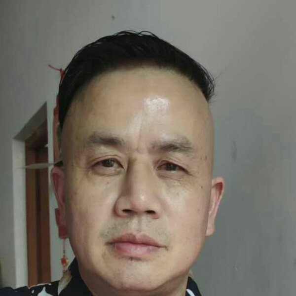 板凳的落寂的照片
