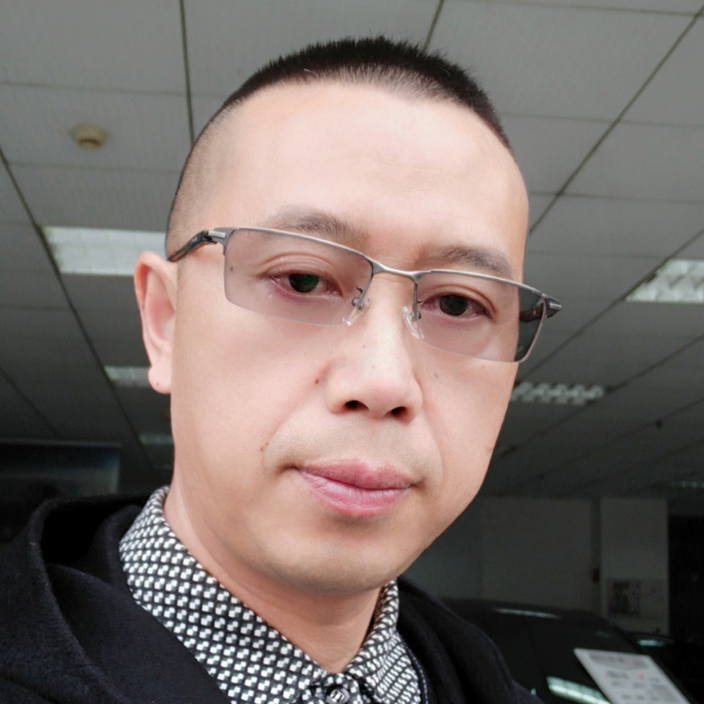 黑裤阔达的照片