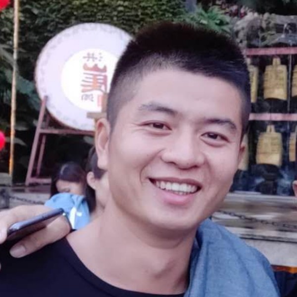 微笑巨人的照片