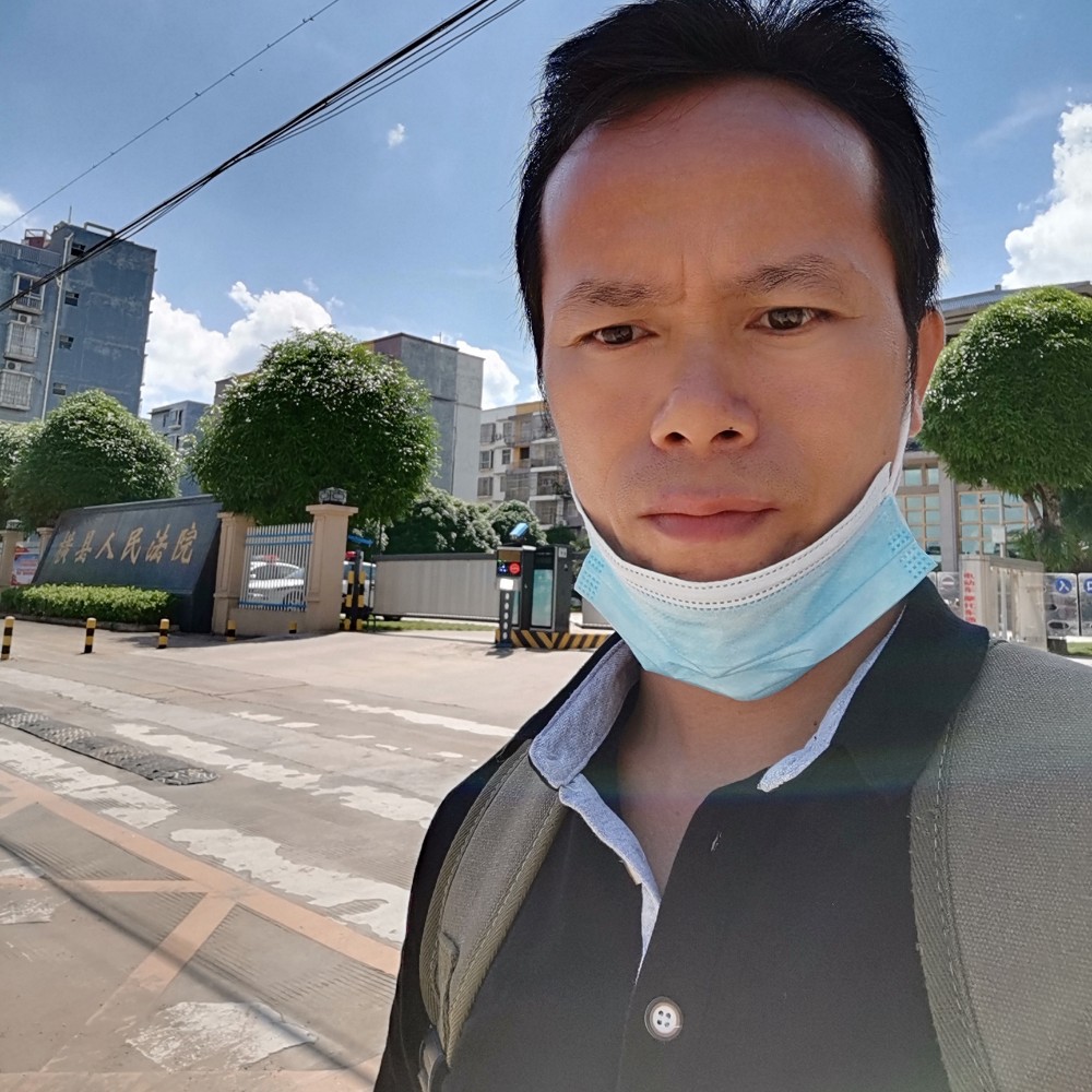 挽手等待的照片