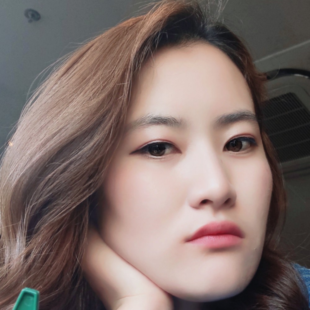 女人活出自己的高的照片