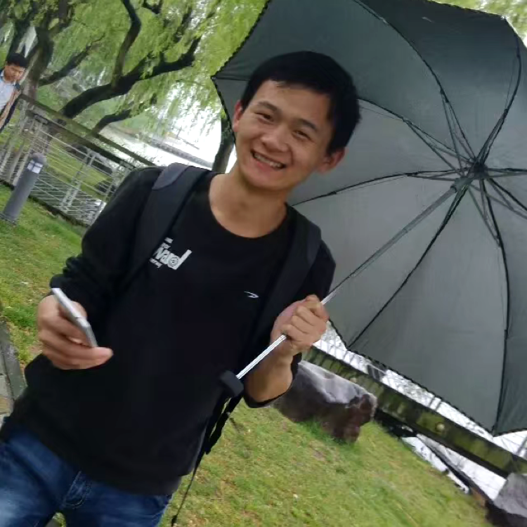 鲤鱼那黑猫的照片