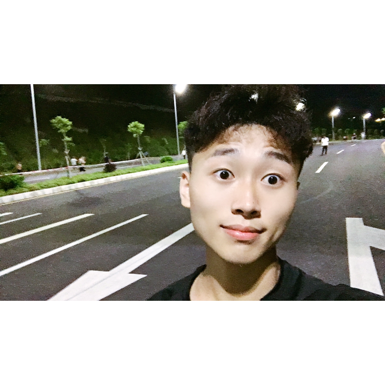 雷蕾先森的照片