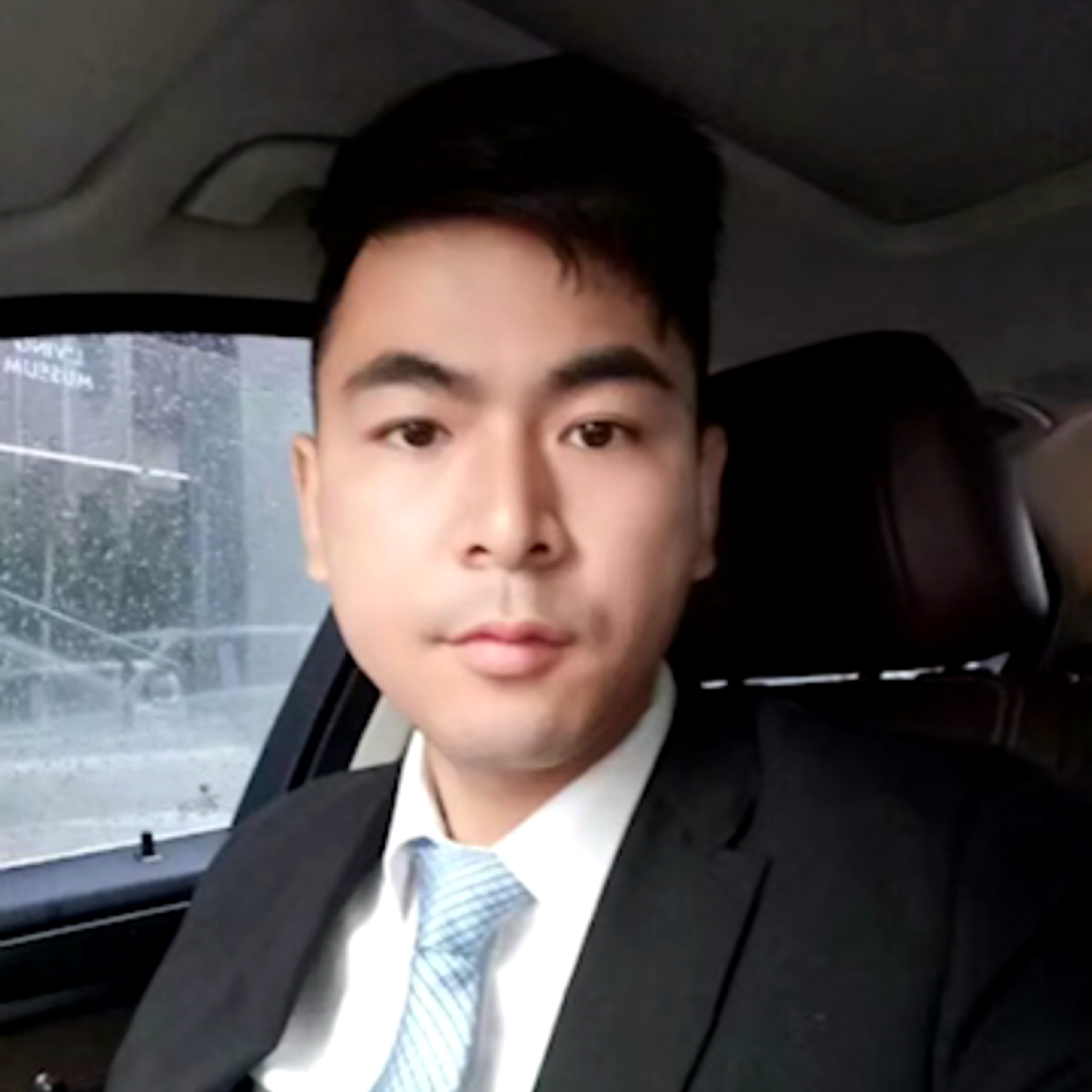 粗犷踢楼房的照片