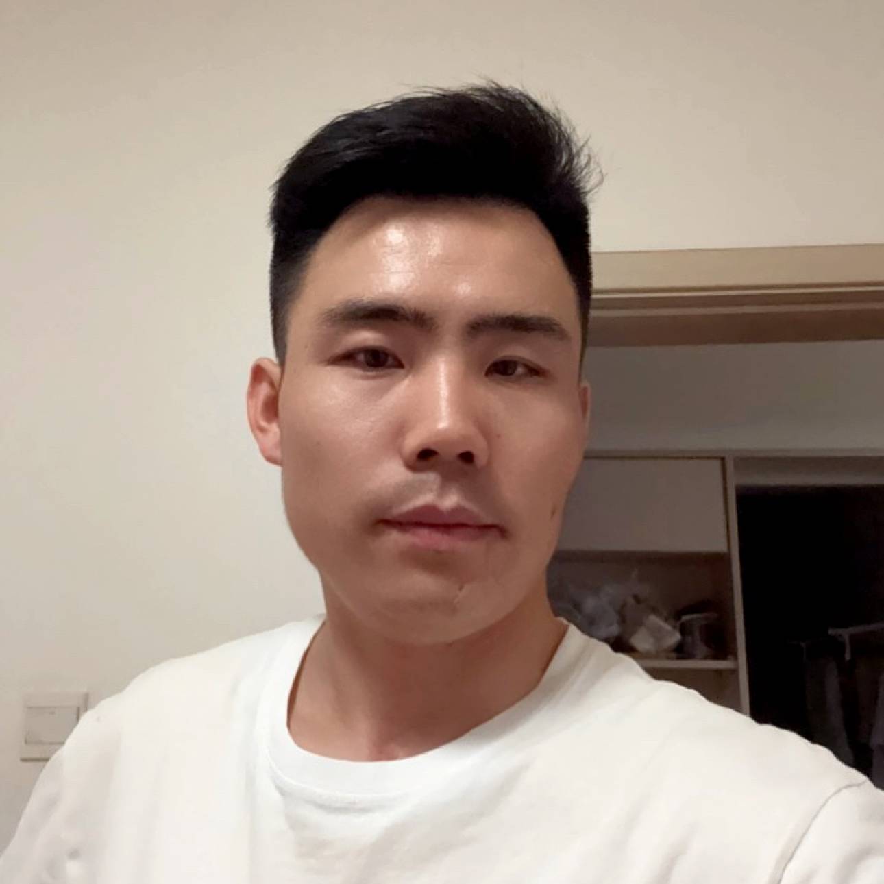 冷眼关亲密的照片