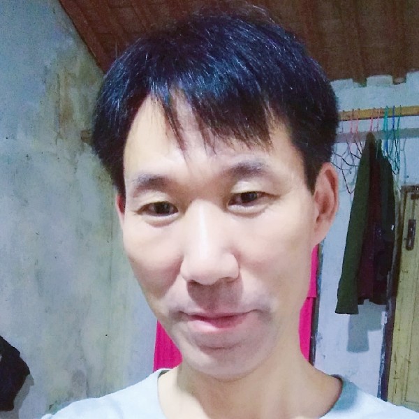 冷眸不解的的照片