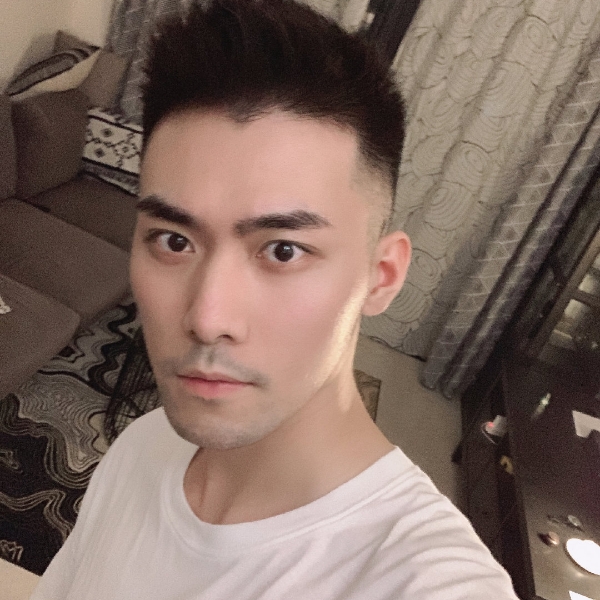 奔跑的叔叔的照片