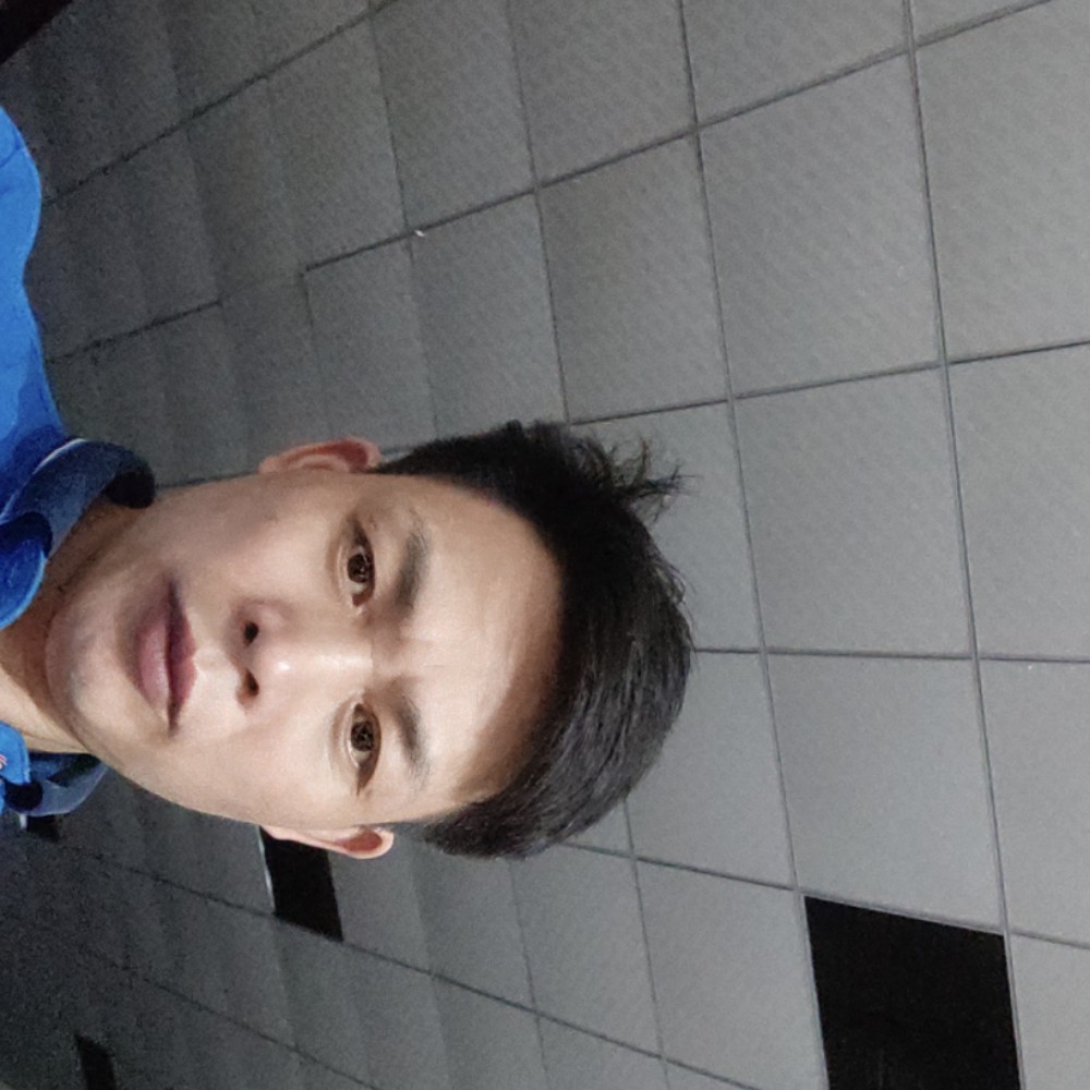 高兴挽手蜗牛的照片