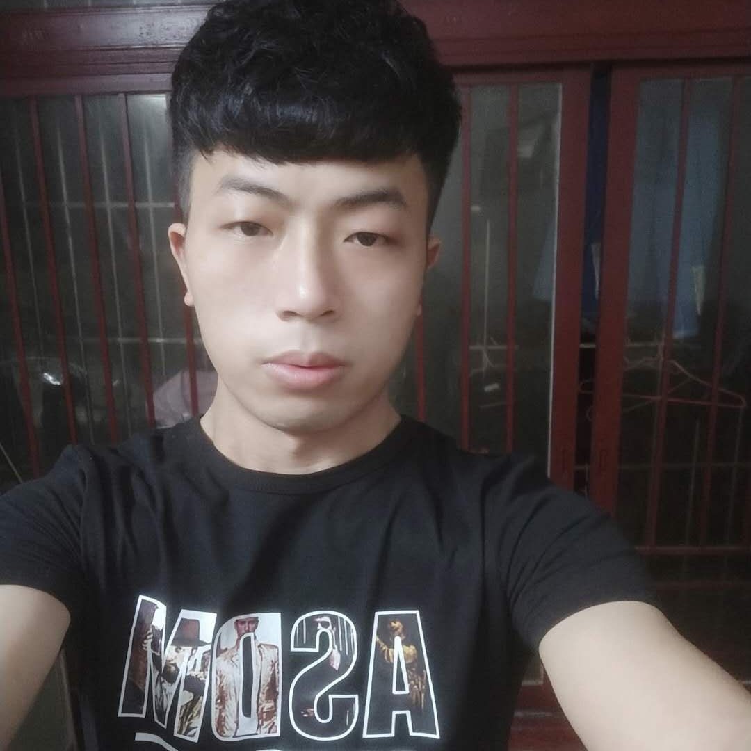 书包踢翩飞的照片