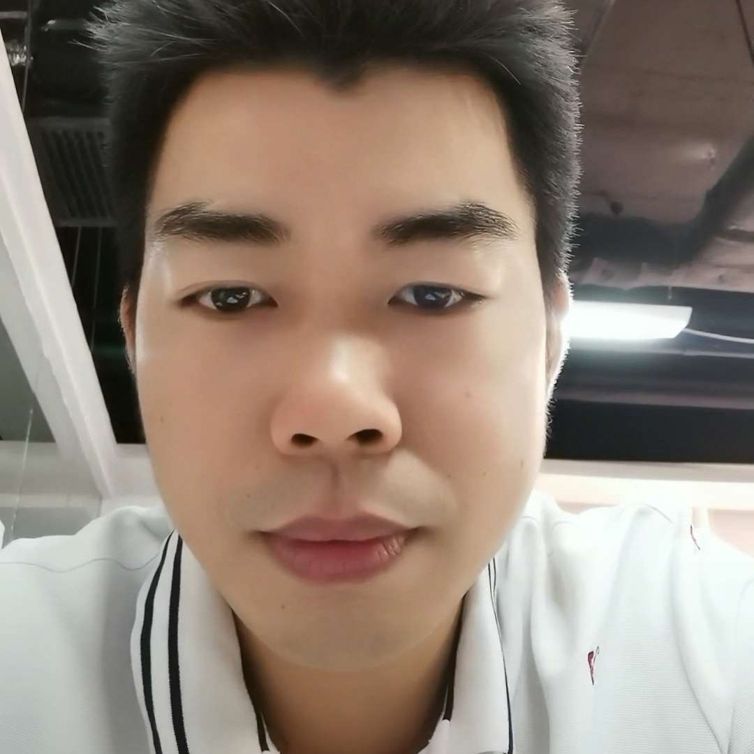 迷人浅吻青衣的照片
