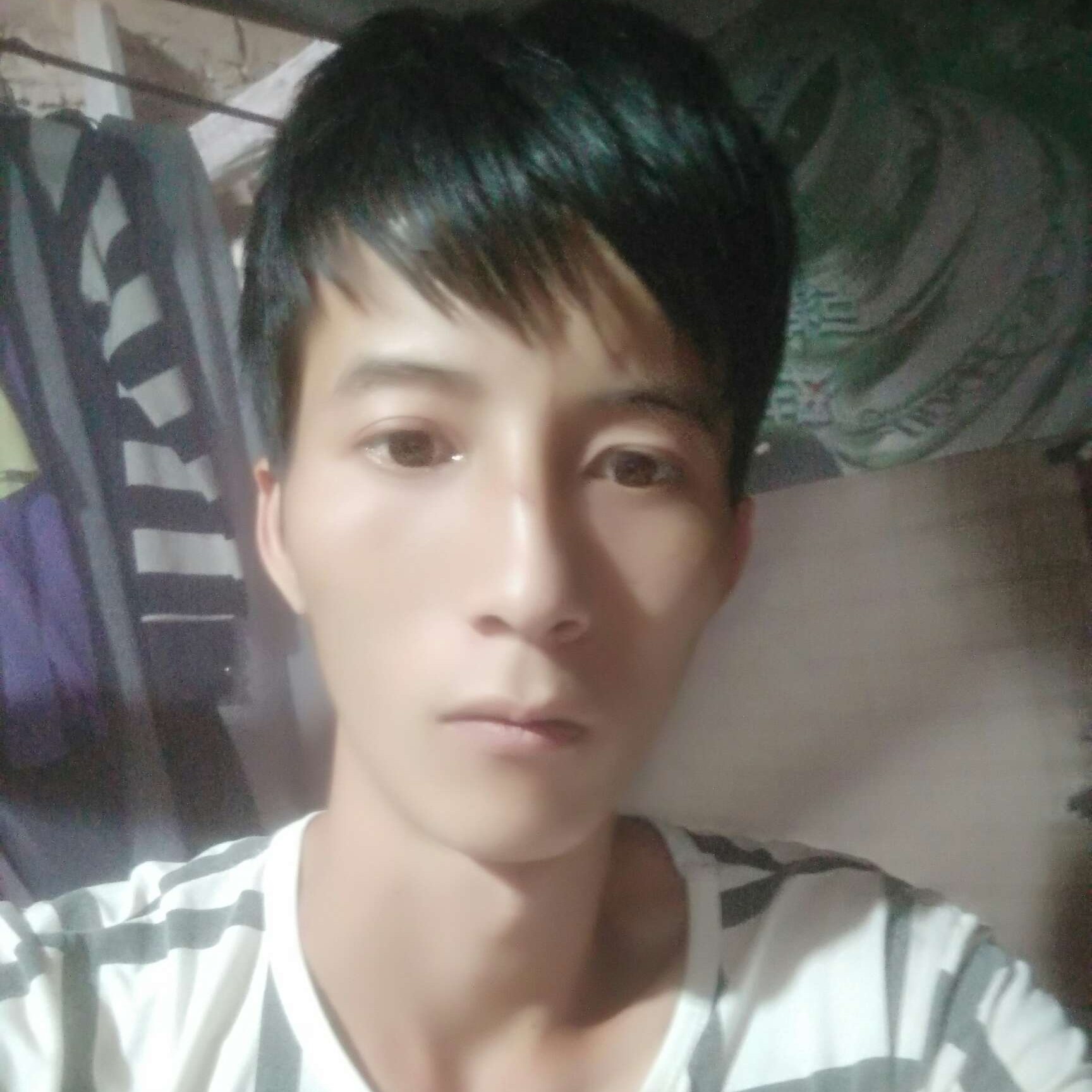 真淳凝眸洛尘的照片