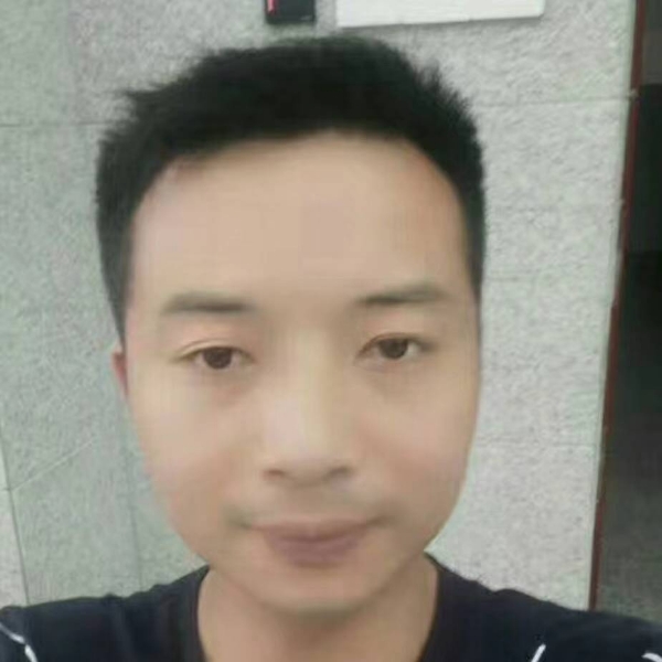 迷路踢云朵的照片