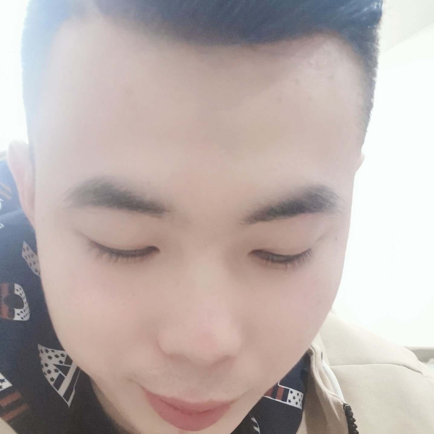 白猫说忧虑的照片